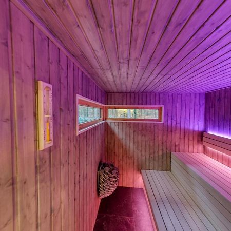 Lodge In Een Bosrijke Omgeving Met Hottub & Sauna Opt Rheezerveen ภายนอก รูปภาพ