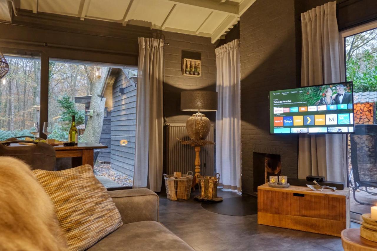 Lodge In Een Bosrijke Omgeving Met Hottub & Sauna Opt Rheezerveen ภายนอก รูปภาพ