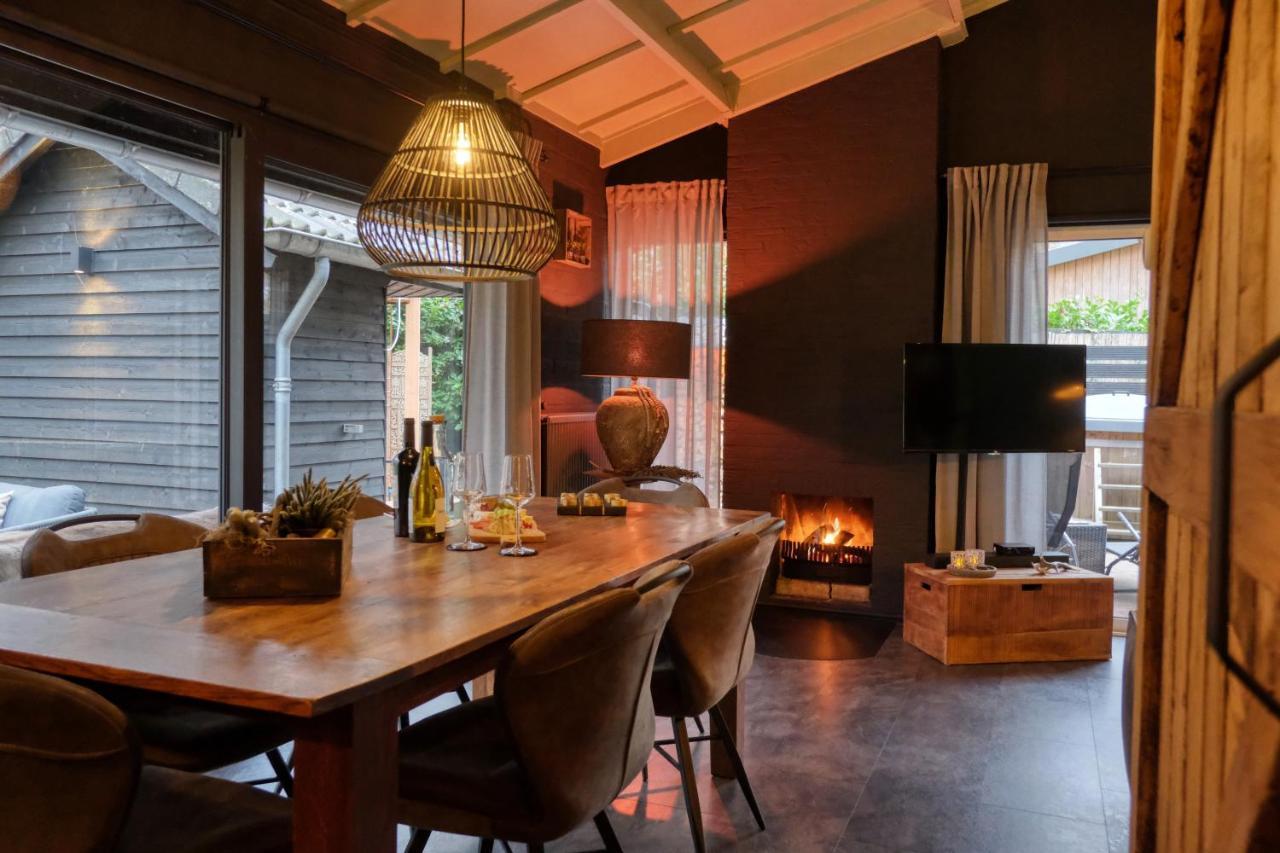 Lodge In Een Bosrijke Omgeving Met Hottub & Sauna Opt Rheezerveen ภายนอก รูปภาพ