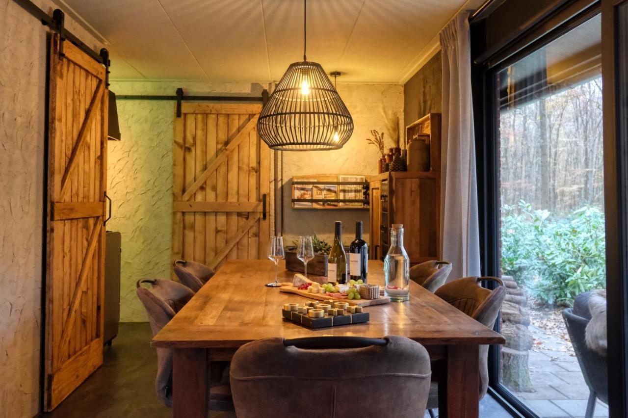 Lodge In Een Bosrijke Omgeving Met Hottub & Sauna Opt Rheezerveen ภายนอก รูปภาพ