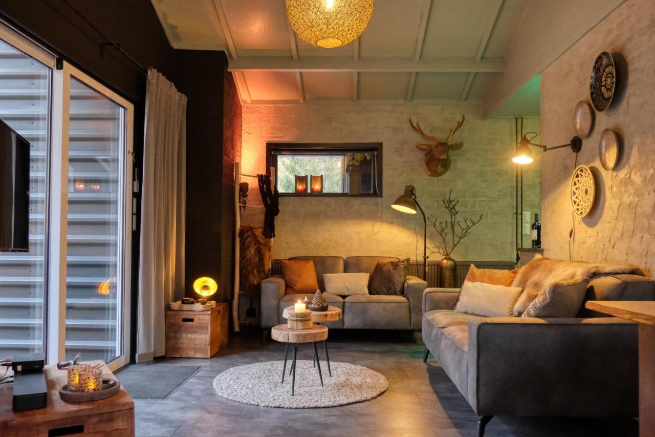 Lodge In Een Bosrijke Omgeving Met Hottub & Sauna Opt Rheezerveen ภายนอก รูปภาพ