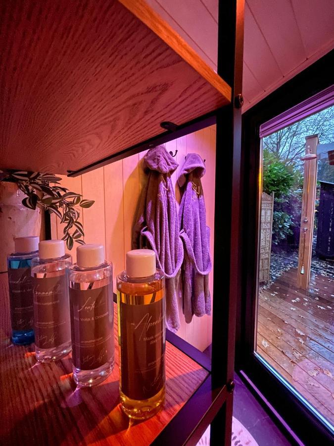 Lodge In Een Bosrijke Omgeving Met Hottub & Sauna Opt Rheezerveen ภายนอก รูปภาพ