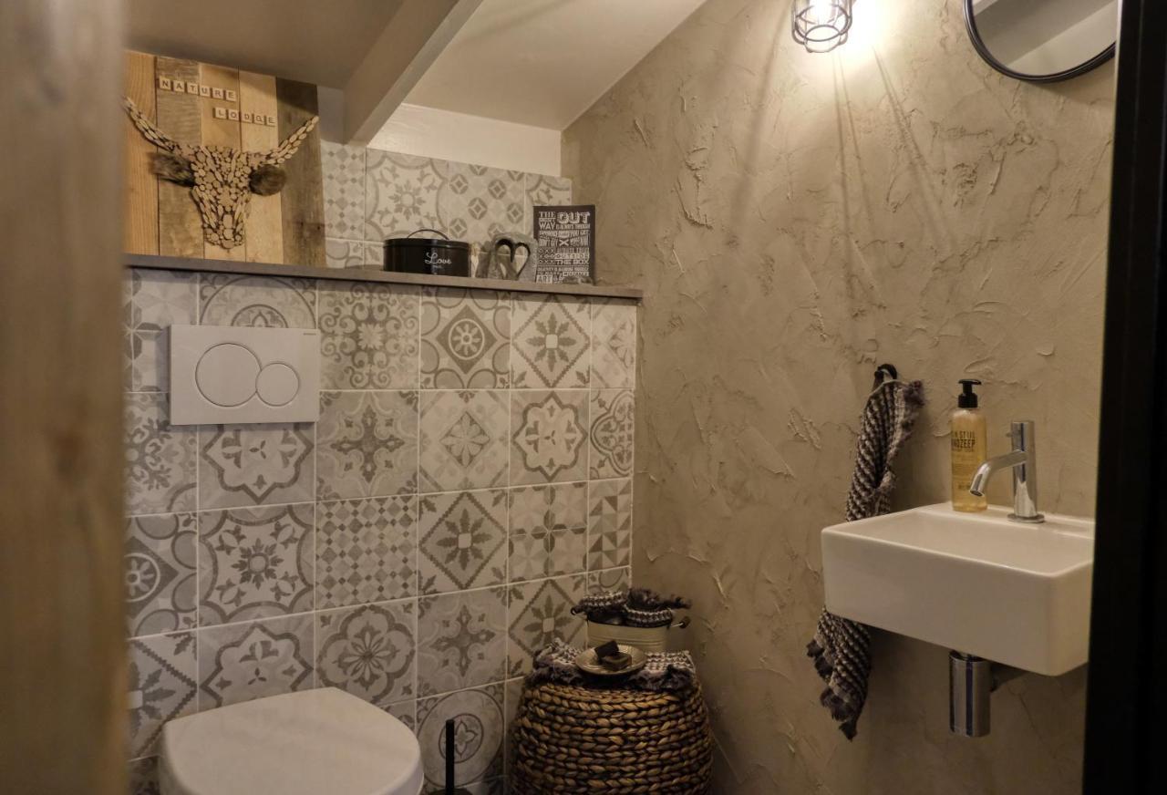 Lodge In Een Bosrijke Omgeving Met Hottub & Sauna Opt Rheezerveen ภายนอก รูปภาพ