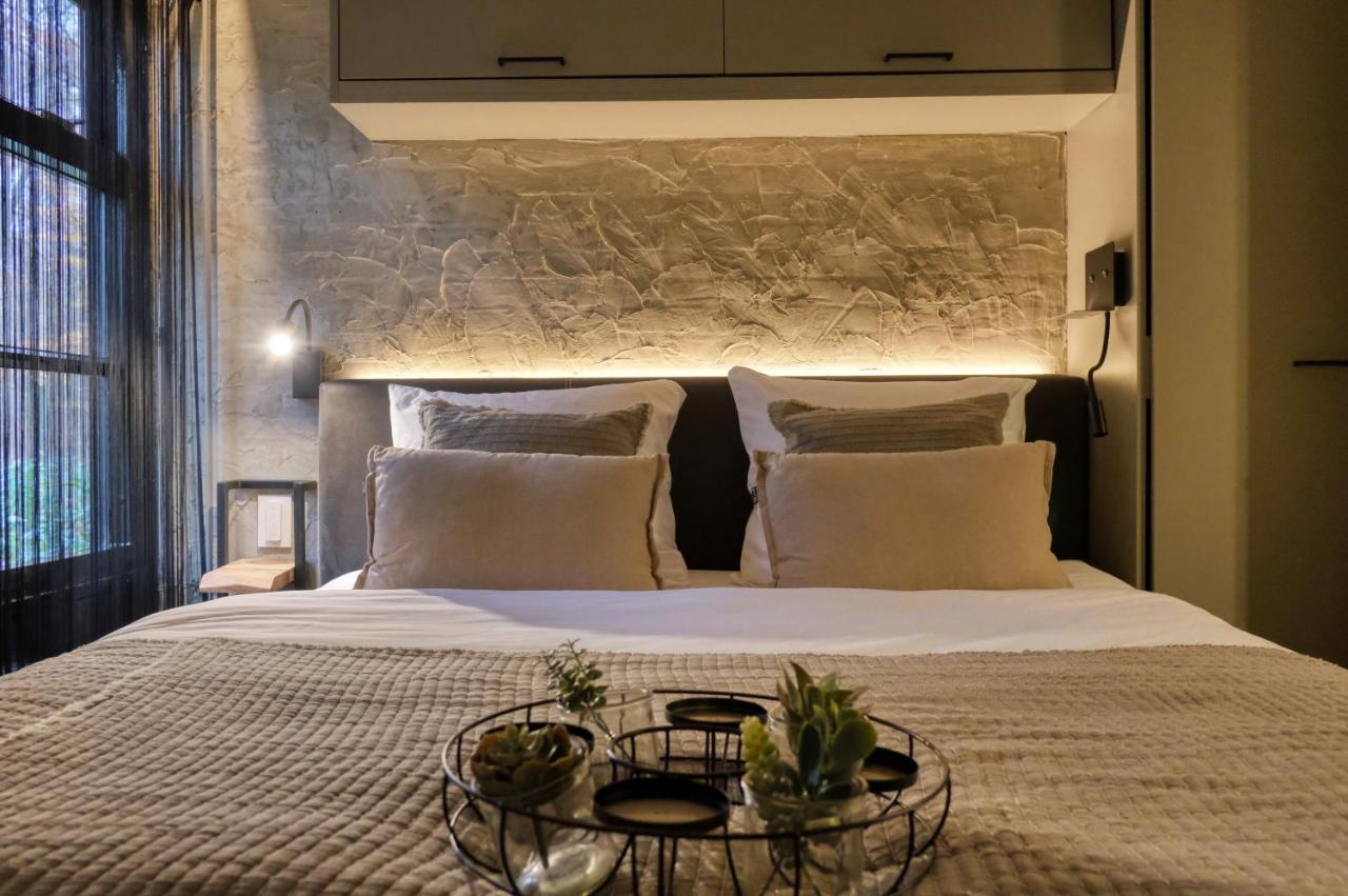 Lodge In Een Bosrijke Omgeving Met Hottub & Sauna Opt Rheezerveen ภายนอก รูปภาพ