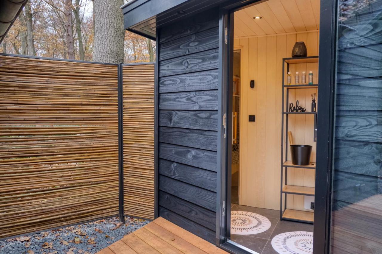 Lodge In Een Bosrijke Omgeving Met Hottub & Sauna Opt Rheezerveen ภายนอก รูปภาพ